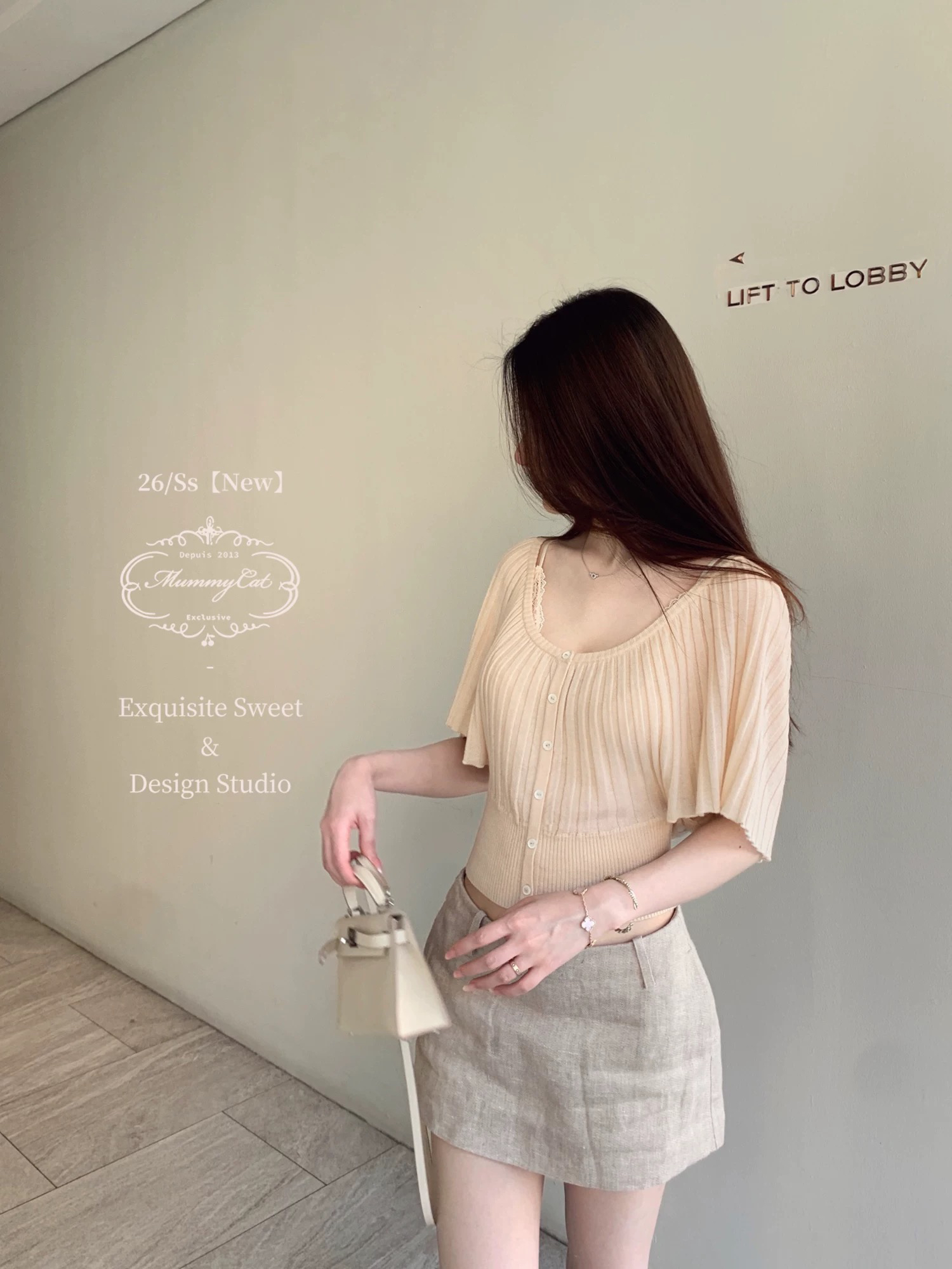 mummycat 계란 놓기 야옹 장기 화이트 코우 26 신제품 30 양모 장기 Pleat 대 라운드 넥 니트 맨위
