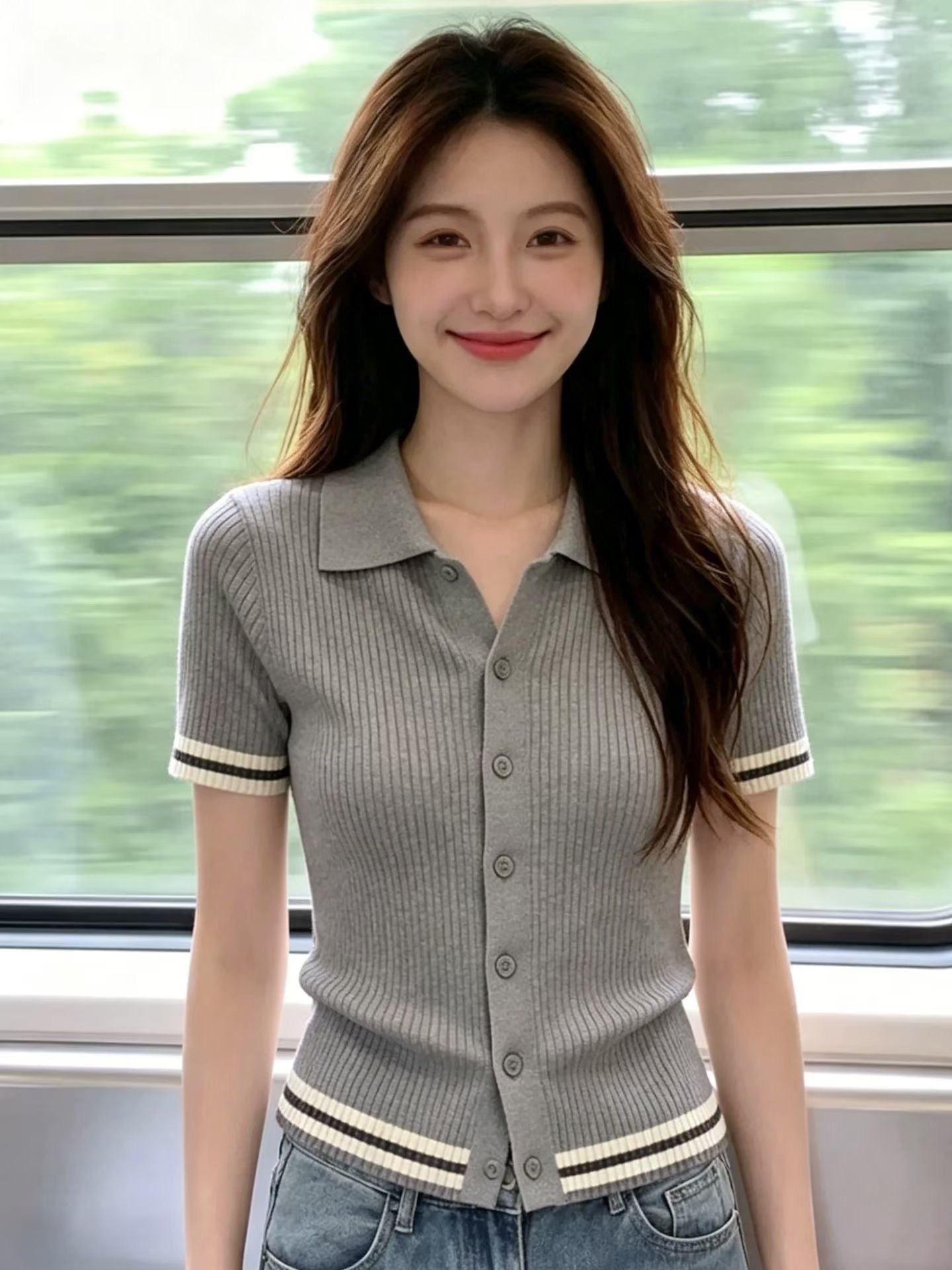 패션 고급 회색 POLO 칼라 단추 반팔 니트 스웨터 여성 여름 새로운 프랑스식 캐주얼 미니멀리즘 슬림해 보이는 작은 셔츠