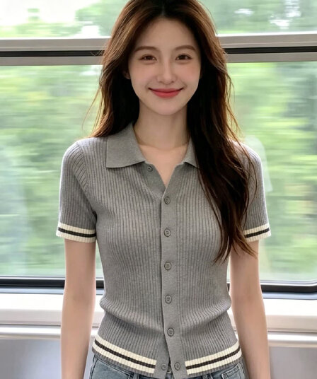 패션 고급 회색 POLO 칼라 단추 반팔 니트 스웨터 여성 여름 새로운 프랑스식 캐주얼 미니멀리즘 슬림해 보이는 작은 셔츠
