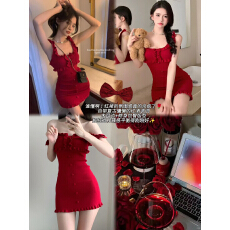 批发红色木耳边针织包臀裙女2026春季新款修身短款高腰露背吊带连裙