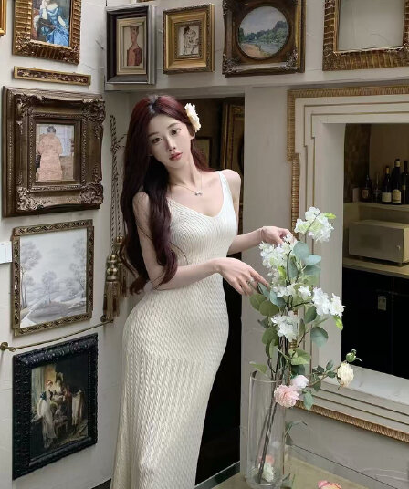 프랑스식 화이트 V넥 니트 슬립 여성 드레스 여름 몸매 가꾸기 섹시함 순수한 욕망 바람 타이트 스커트 아름다운 치마
