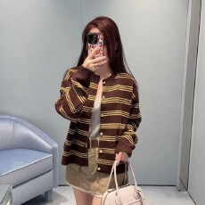 批发2026早秋新款学院风撞色条纹针织开衫外套女圆领纽扣长袖毛衣外穿