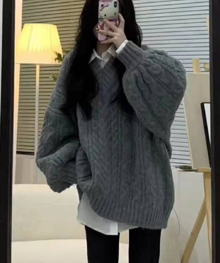 V넥 두꺼운 꽈배기 스웨터 여자 가을 겨울 루즈핏 외출용 느긋한 바람 디자인 센스 작은 대중 보온 니트 스웨터 맨위