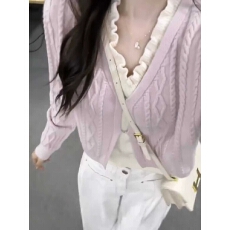 批发香芋紫麻花v领<b class='q'>针织</b>衫外套女秋冬设计感小众短款叠穿开衫温柔上衣