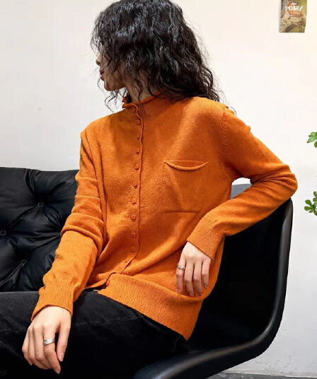 주황색 긴팔 라운드 넥 싱글 줄 버튼 단색 맨위 여성 가을 겨울 부드러운 찹쌀 연령 감소 루즈핏 슬림해 보이는 스웨터 코트