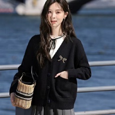批发温柔风软糯短款毛衣外套<b class='q'>女</b>2026早秋季新款宽松日系慵懒风针织上衣
