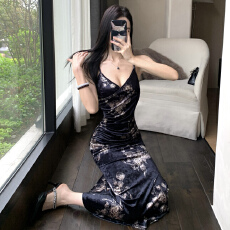 批发实拍法式年轻款显瘦裙子性感后背交叉吊带大摆裙中长款<b class='q'>连衣裙</b>