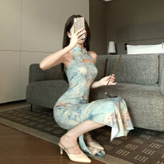 批发新中式名媛性感气质复古高级晚礼服女旗袍印花挂脖开叉包臀连衣裙