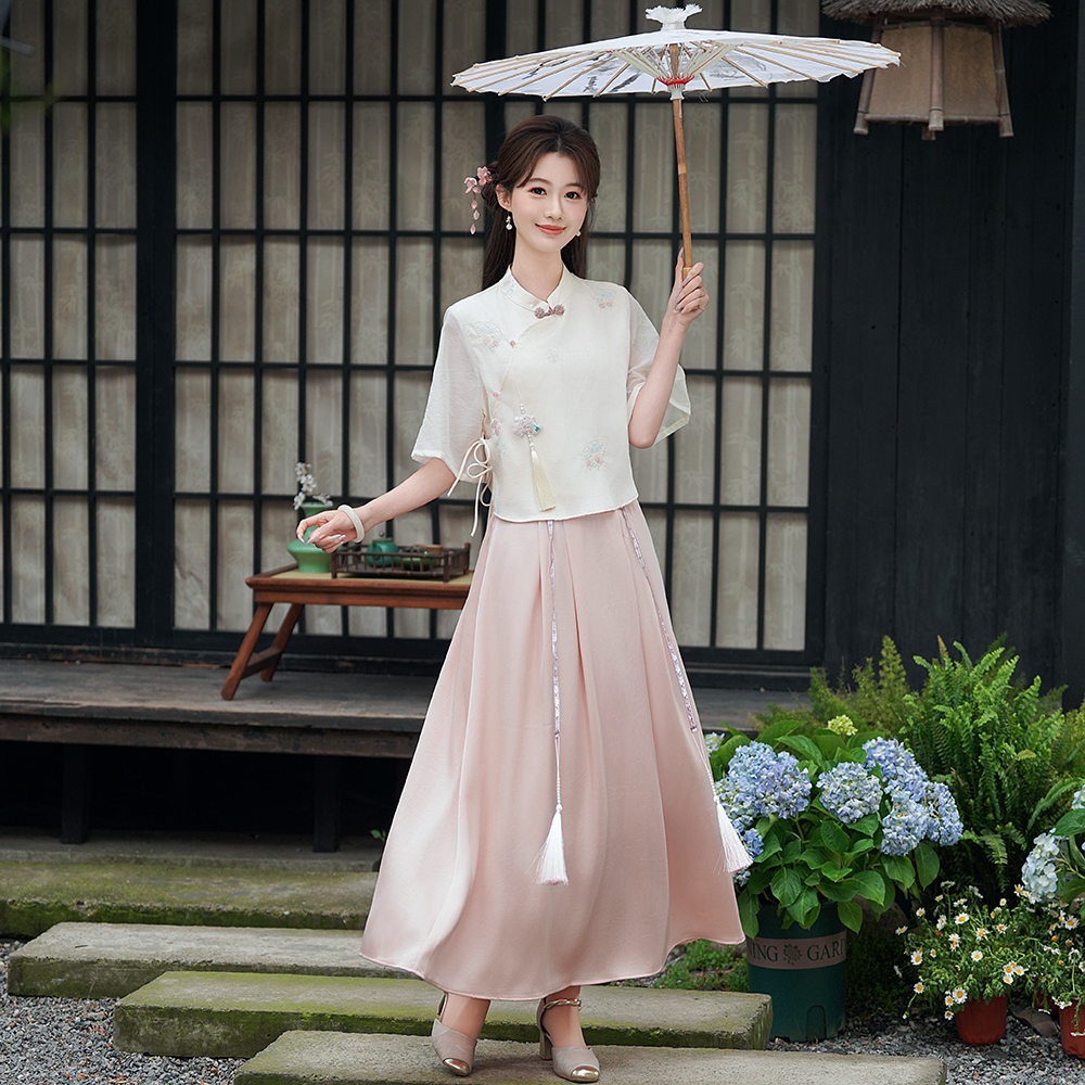 2026 여름 새로운 여성 의류 자수 7부 소매 스탠드 칼라 레트로 문예 셔츠 맨위