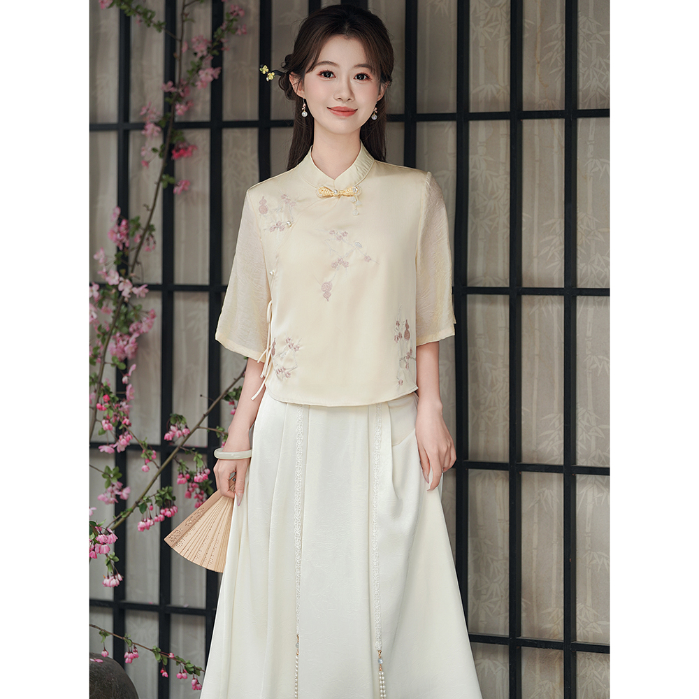 2026 여름 새로운 여성 의류 자수 7부 소매 스탠드 칼라 레트로 문예 셔츠 맨위