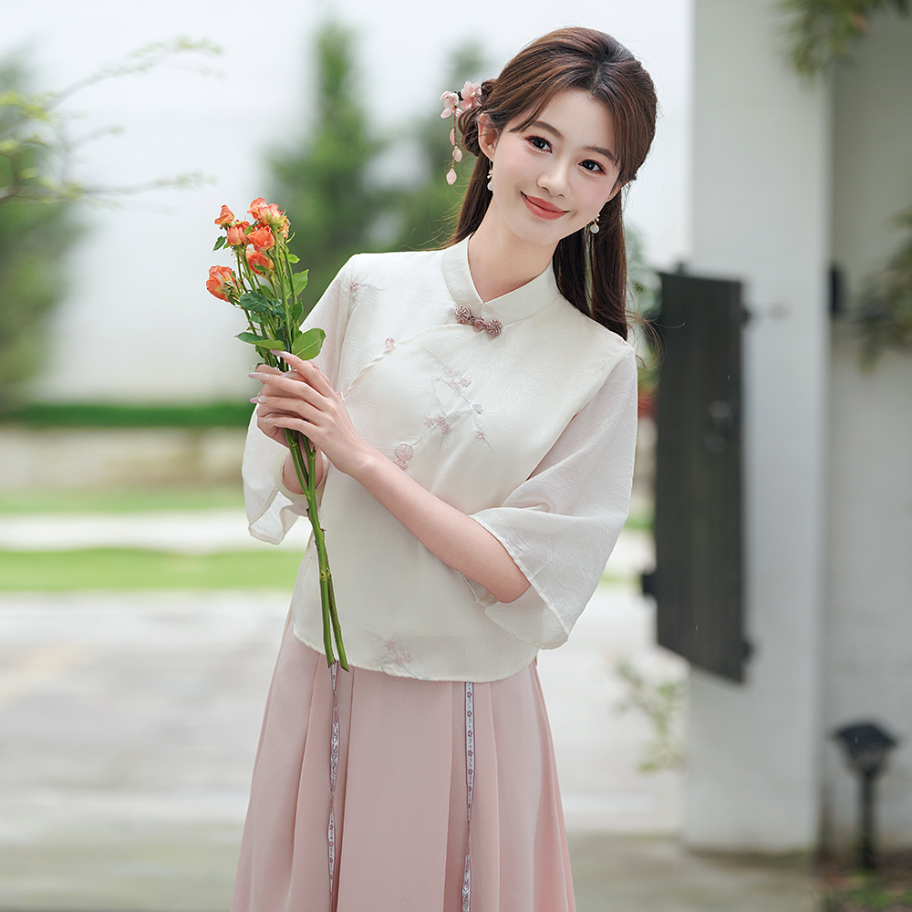 2026 여름 새로운 여성 의류 자수 7부 소매 스탠드 칼라 레트로 문예 셔츠 맨위