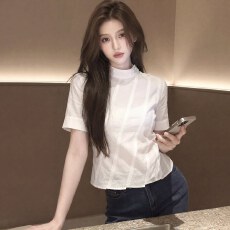 批发设计感半高领斜条纹短袖衬衫2026夏季新款女修身显瘦百搭<b class='q'>时尚</b>上衣