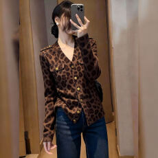 批发美式复古风洋气时髦高级流行款通勤风豹纹上衣女2026早春v领开衫