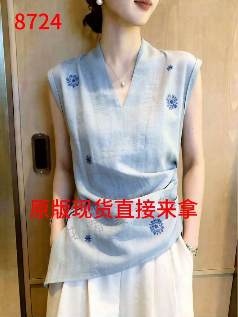 유럽 상품 파란색 프린트 V넥 민소매 여성 셔츠 여름 새로운 허리 수축 디자인 센스 작은 대중 고유 한 품격 맨위