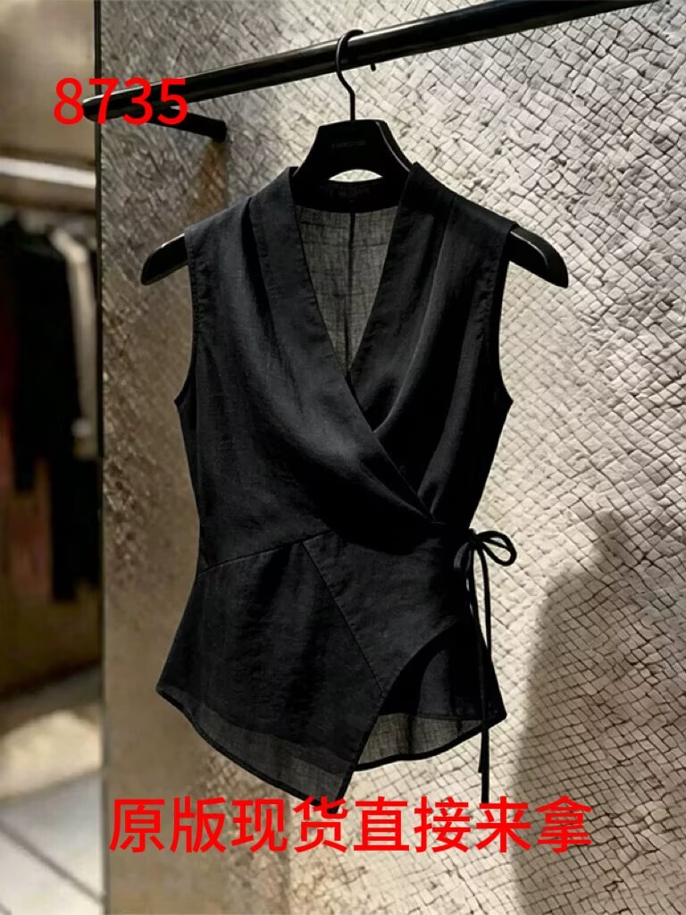 검정색 민소매 허리 수축 폴로 칼라 펌프 Pleat 여성 자이언트 잘 생긴 새로운 2026 여름 Chic 매우 요정 가을 어깨 빛 요리 한 바람 맨위