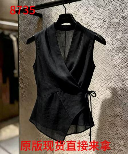 검정색 민소매 허리 수축 폴로 칼라 펌프 Pleat 여성 자이언트 잘 생긴 새로운 2026 여름 Chic 매우 요정 가을 어깨 빛 요리 한 바람 맨위