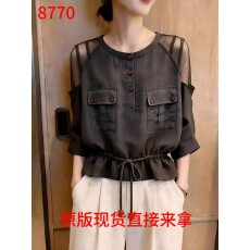 批发2026年夏季新品女灰色上衣轻薄透气显瘦利落日常随性松弛极简短袖