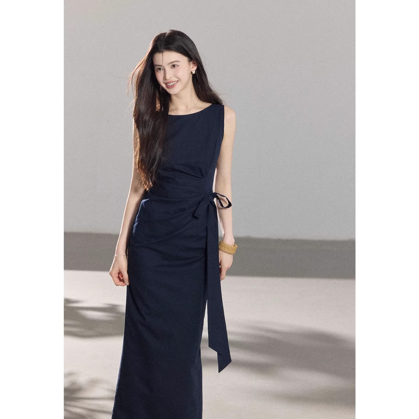 高级感气质收腰系带连衣裙女通勤百搭背心裙