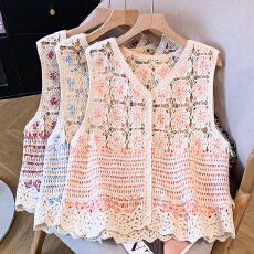 批发实拍新款v领镂空提花针织背心马甲女外搭叠穿短款上衣