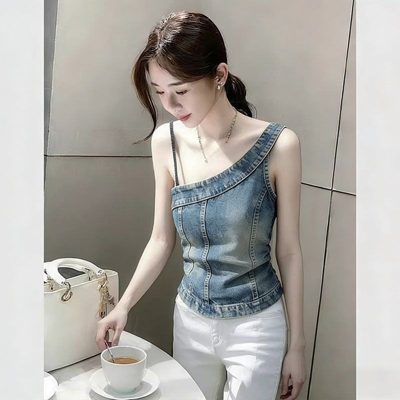 아메리칸 레트로 디자인 센스 비스듬한 어깨 데님 슬립 여성 여름 섹션 핫걸 몸매 가꾸기 슬림해 보이는 불규칙 민소매 맨위