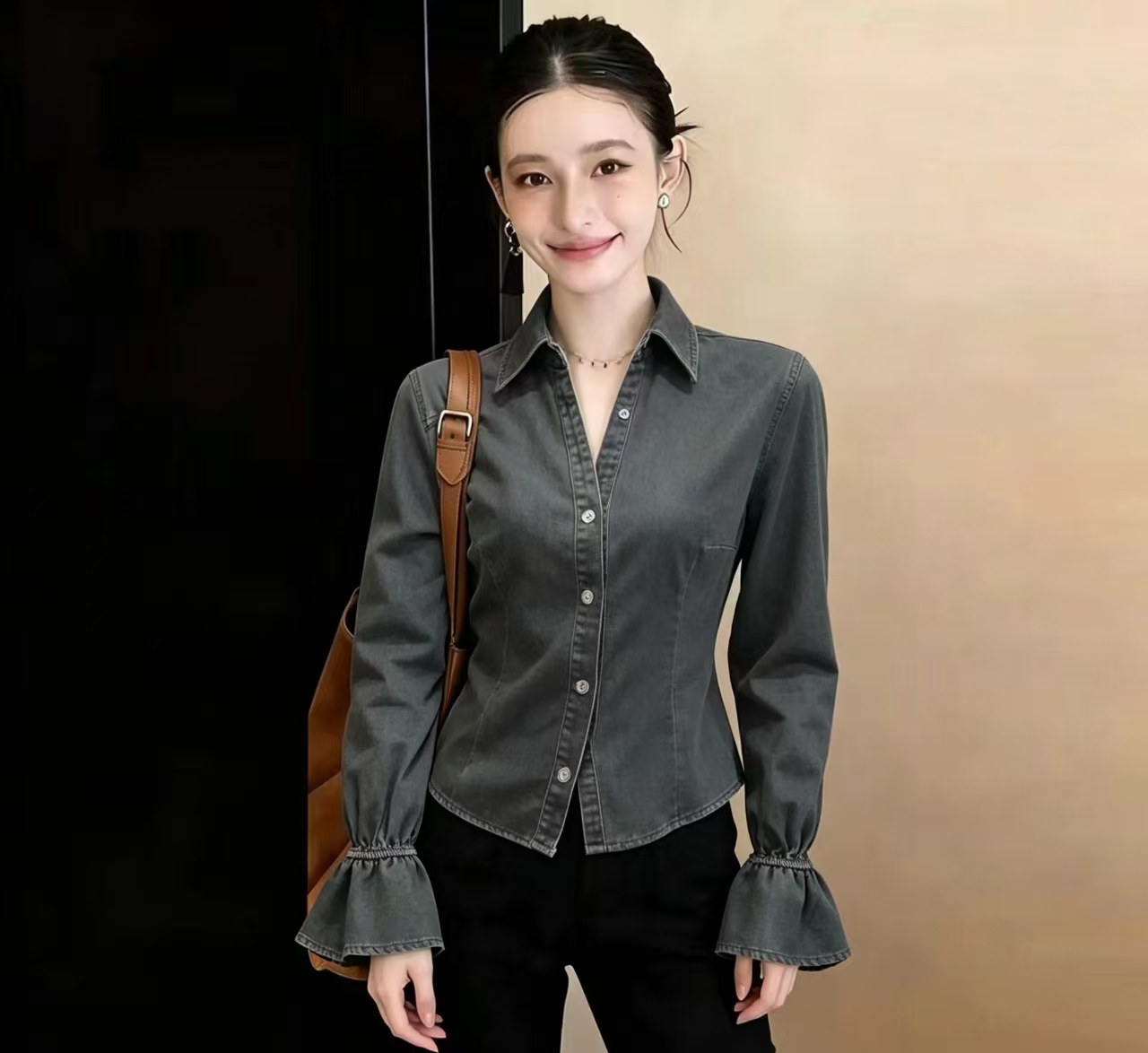 캐주얼 데님 블루 긴팔 여성 셔츠 2026 봄 새로운 허리 수축 몸매 가꾸기 일상 출퇴근 바람 맨위 슈퍼 잘 생긴