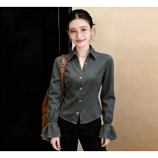 休闲牛仔蓝长袖衬衫女2026春季新款收腰修身日常通勤风上衣超好看