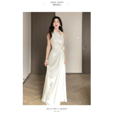 批发法式订婚<b class='q'>礼服</b>女轻奢高级感挂脖领证小白裙千金风<b class='q'>新娘</b>晨袍气质绝美