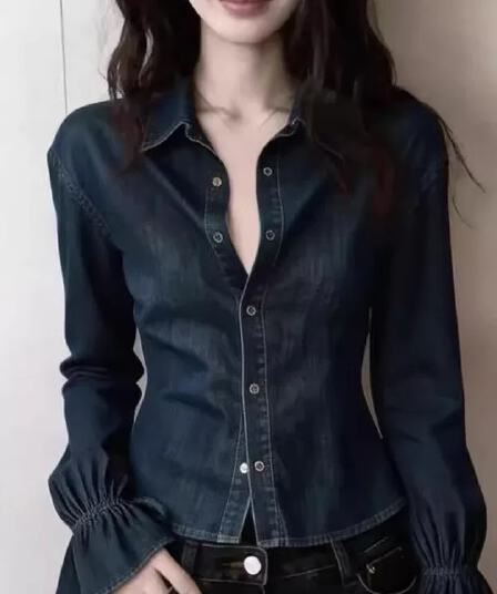 캐주얼 데님 블루 긴팔 여성 셔츠 2026 봄 새로운 허리 수축 몸매 가꾸기 일상 출퇴근 바람 맨위 슈퍼 잘 생긴