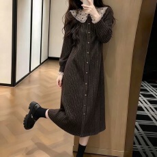 批发2026冬季新款上新小众设计复古撞色娃娃领修身显瘦长袖衬衫连衣<b class='q'>裙</b>