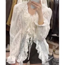 批发法式复古高级感轻奢减龄洋气系带荷叶边V领<b class='q'>碎花</b>喇叭袖<b class='q'>衬衫</b>上衣女