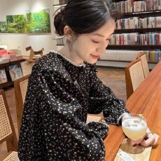 批发法式黑色<b class='q'>碎花</b>长袖雪纺<b class='q'>衬衫</b>女2025春季新款高级感喇叭袖娃娃衫上衣