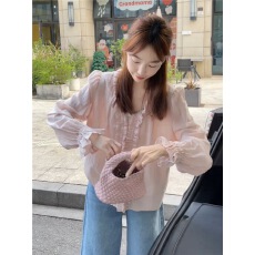 批发法式粉色木耳边V领<b class='q'>长袖</b>衬衫女早秋2025新款高级感泡泡袖雪纺上衣