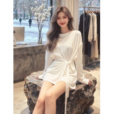 批发白色松驰感扭结绑带长袖t恤女秋冬独特宽松中长款上衣内搭<b class='q'>打底衫</b>