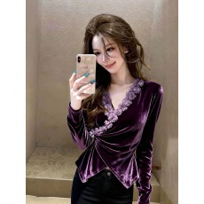 批发紫色花边V领丝绒<b class='q'>衬衫</b>女冬季内搭高端时髦洋气巨好看保暖法式上衣