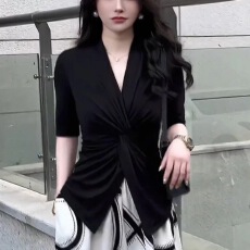 法式高级感扭结V领上衣夏季新款大码时髦洋气显瘦百搭上衣