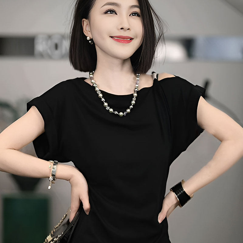 유럽 상품 패션 오프숄더 오프숄더 반팔 티셔츠 여성 2026 새로운 여름 디자인 센스 비스듬한 밑단 트임 맨위