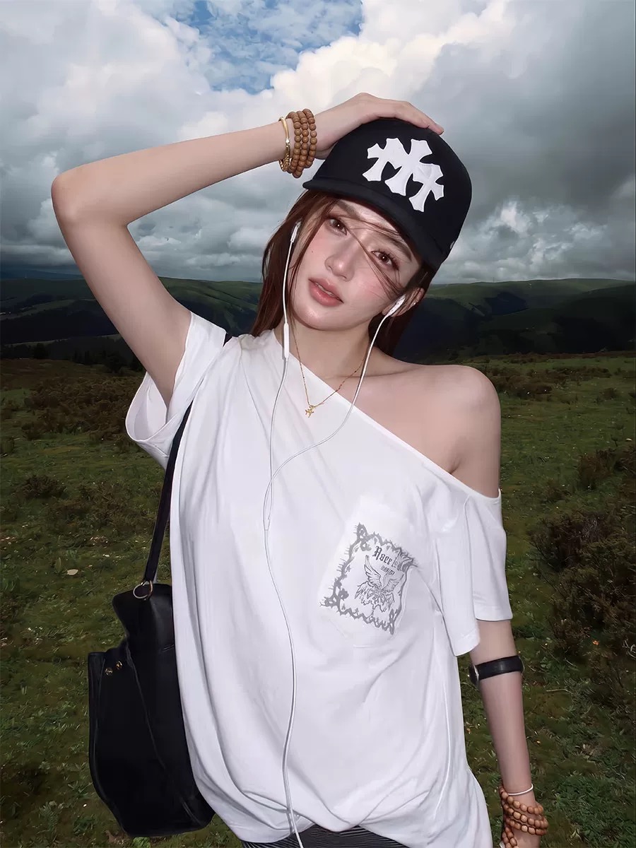 rase le sol butterfly letter 화이트 비스듬한 어깨 주머니 티셔츠 루즈핏 반팔 맨위