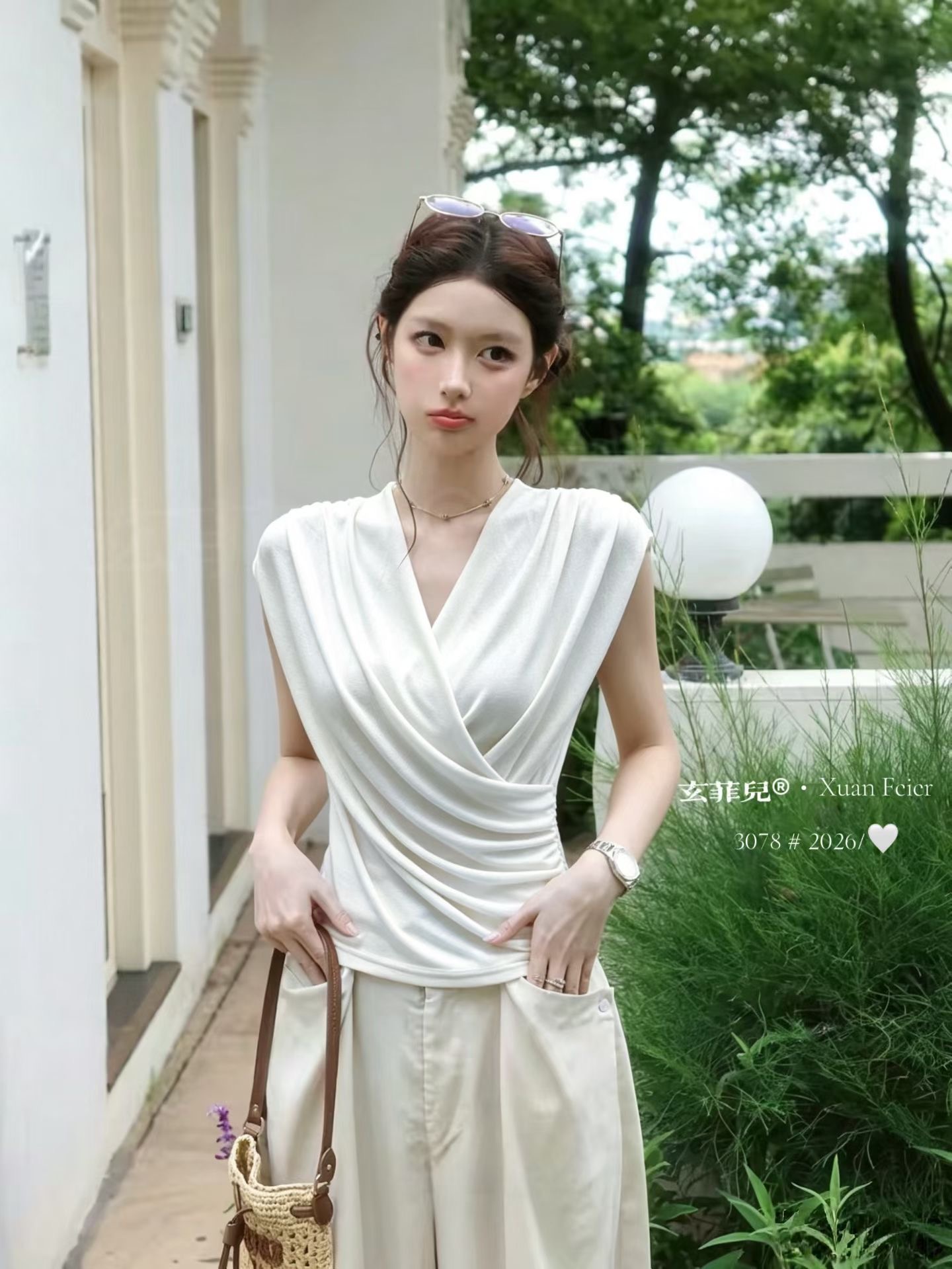 프랑스식 고급 센스 흔들다 칼라 민소매 티셔츠 여성 여름 새로운 품격 행침 목 슬림해 보이는 조끼 고유 한 아름다운 맨위