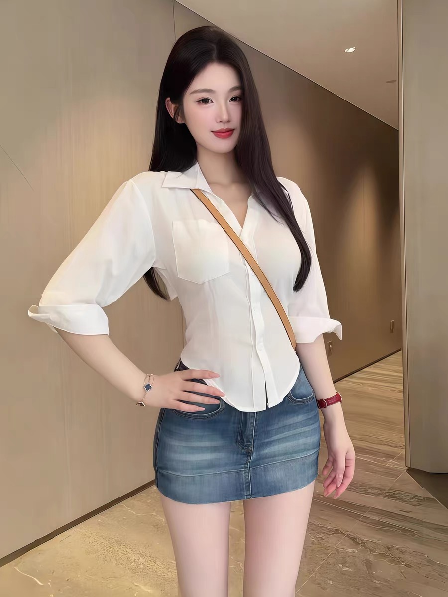 디자인 센스 뒤로 홀로우 아웃 레이스업 폴로 칼라 중간 소매 셔츠 2026 여름 새로운 순수한 욕망 핫걸 바람 맨위 여성 의류