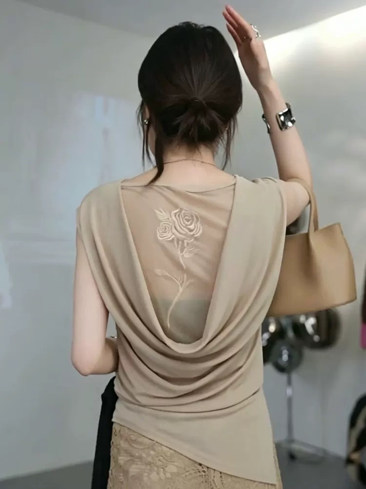 빛 럭셔리 고급 센스 장미 자수 흔들다 칼라 티셔츠 여성 2026 년 새로운 주름 허리 수축 슬림해 보이는 민소매 맨위