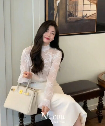 프랑스식 절묘한 아름다운 맨위 2026 가을 새로운 고급 디자인 센스 작은 대중 레이스 프릴 기본 셔츠 여성