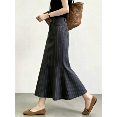 批发深灰色条纹通勤风A字半身<b class='q'>裙</b>女款秋季新品高腰中长款显瘦百搭<b class='q'>裙</b>子