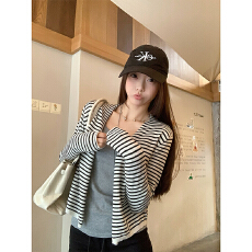 批发黑白条纹<b class='q'>针织</b><b class='q'>开衫</b>女秋冬外搭短款长袖外套上衣