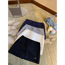 批发实拍。灰色刺绣logo半身裙辣妹运动短裙高腰显瘦包臀裙