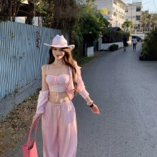 批发海岛度假松弛感氛围感<b class='q'>套装</b>粉色条纹抹胸吊带宽松衬衣阔腿裤三件套