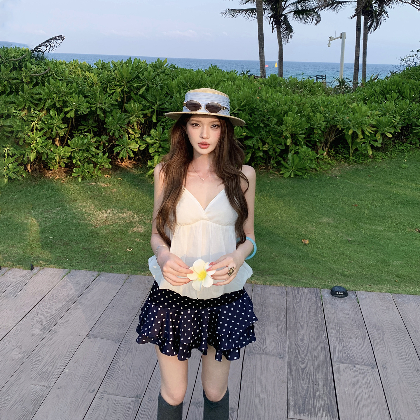 삼아 해변가 휴가 세트 화이트 V넥 쇼트 스타일 슬림해 보이는 슬립 프랑스식 도트 무늬 프릴 반신 스커트 여성 여름