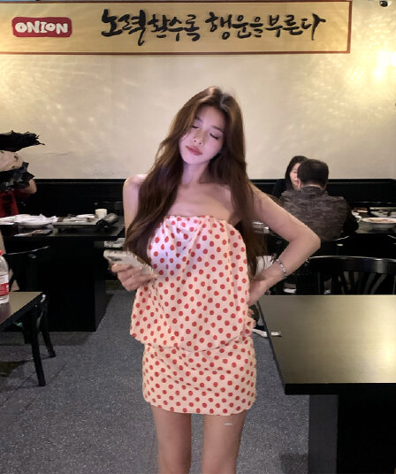 프랑스식 레트로 도트 무늬 튜브탑 오프숄더 아름다운 여성 드레스 여름 핫걸 섹시함 품격 슬림해 보이는 타이트 스커트 미니 스커트