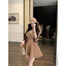 批发实拍实价  纯欲显瘦长袖<b class='q'>针织</b>上衣法式设计感百褶半裙<b class='q'>套装</b>