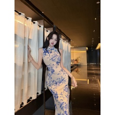 批发实拍实价 蓝调青花 无袖设计旗袍新中式改良复古清冷感<b class='q'>连衣裙</b>