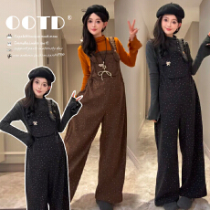 批发现2025冬季新品针织弹力打底+碎花小清新背带裤孕妇<b class='q'>时尚</b>两件套装